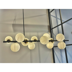 lustre design café en métal noir et doré 13 globes en verre opalin blanc opaline