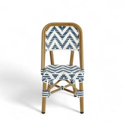 chaise de terrasse parisienne ALMA structure aluminium couleur rotin tressage chevrons bleu et blanc