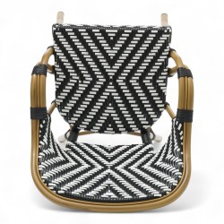 fauteuil extérieur restaurant bayonne rotin tressage noir et blanc