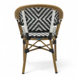 fauteuil extérieur restaurant bayonne rotin tressage noir et blanc