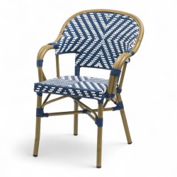 fauteuil de terrasse restaurant bayonne rotin tressage bleu et blanc