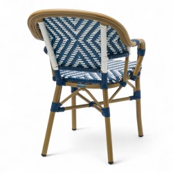 fauteuil extérieur restaurant bayonne rotin tressage bleu et blanc