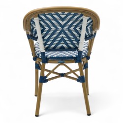 fauteuil extérieur restaurant bayonne rotin tressage bleu et blanc