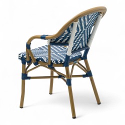 fauteuil extérieur restaurant bayonne rotin tressage bleu et blanc