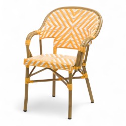 fauteuil de terrasse restaurant bayonne rotin tressage jaune et blanc