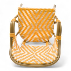 fauteuil extérieur restaurant bayonne rotin tressage jaune et blanc