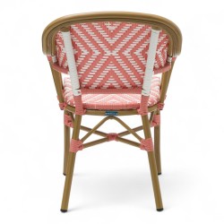 fauteuil extérieur restaurant bayonne rotin tressage rose et blanc