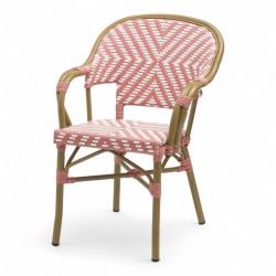 fauteuil extérieur restaurant bayonne rotin tressage rose et blanc