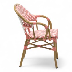 fauteuil extérieur restaurant bayonne rotin tressage rose et blanc