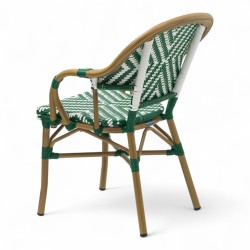 fauteuil extérieur restaurant bayonne rotin tressage vert et blanc