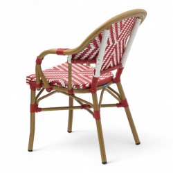 fauteuil extérieur restaurant bayonne rotin tressage rouge et blanc