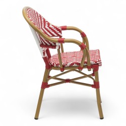fauteuil extérieur restaurant bayonne rotin tressage rouge et blanc