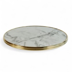 Plateau de table rond brillant marbre Calacatta, cerclé en laiton doré massif et mouluré