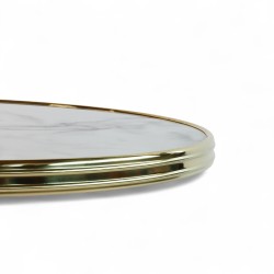 Plateau de table rond brillant marbre Calacatta, cerclé en laiton doré massif et mouluré