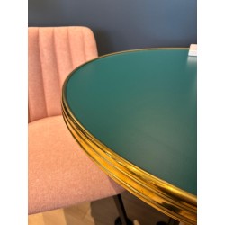 Plateau de table de bistrot couleur Vert, cerclage mouluré doré en laiton massif. CHR professionnel de la restauration