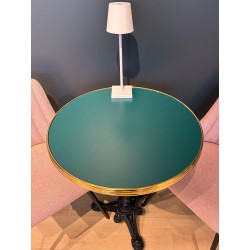 Plateau de table de bistrot couleur Vert, cerclage mouluré doré en laiton massif. CHR professionnel de la restauration