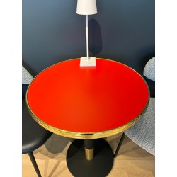 Plateau de table bistrot tradition couleur Rouge Capucine, cerclage mouluré doré en laiton massif