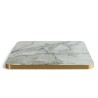 Plateau de table Honoré, carré couleur marbre blanc avec chants pvc doré coins arrondis