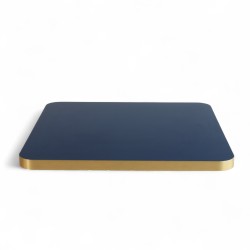 Plateau de table intérieur carré en stratifié couleur bleu marine et bords dorés coins arrondis