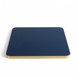 Plateau de table intérieur carré en stratifié couleur bleu marine et bords dorés coins arrondis