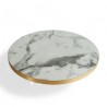 Plateau de table rond brillant marbre Calacatta, chants pvc dorés élégant Bistromania