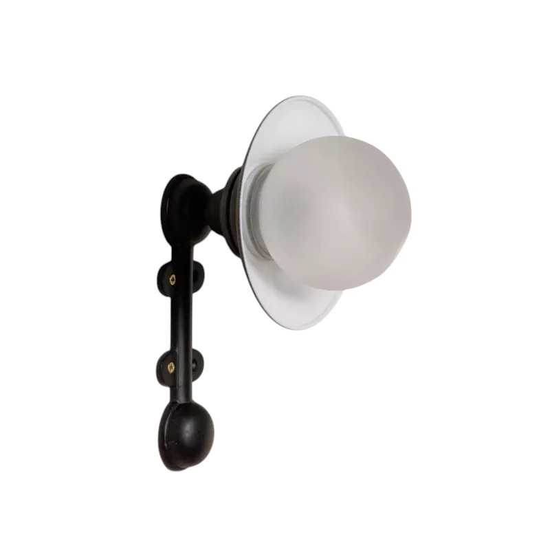 applique extérieure industrielle sentier noire chehoma globe en verre