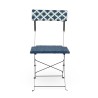 Chaise de jardin pliante Bistromania, tressage bleu et blanc, structure en acier noir.