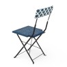 Chaise de jardin pliante Bistromania, tressage bleu et blanc, structure en acier noir.
