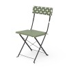 Chaise de jardin pliante Bistromania, tressage vert et blanc, structure en acier noir.