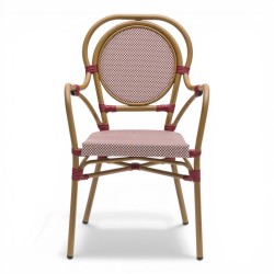 Fauteuil de terrasse au tressage rouge et blanc. Fauteuil d'extérieur pour restaurant, motif en forme de pointillés