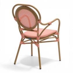 Fauteuil de terrasse au tressé rose et blanc. Fauteuil d'extérieur pour restaurant, motif en forme de pointillés