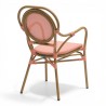 Fauteuil de terrasse au tressé rose et blanc. Fauteuil d'extérieur pour restaurant, motif en forme de pointillés