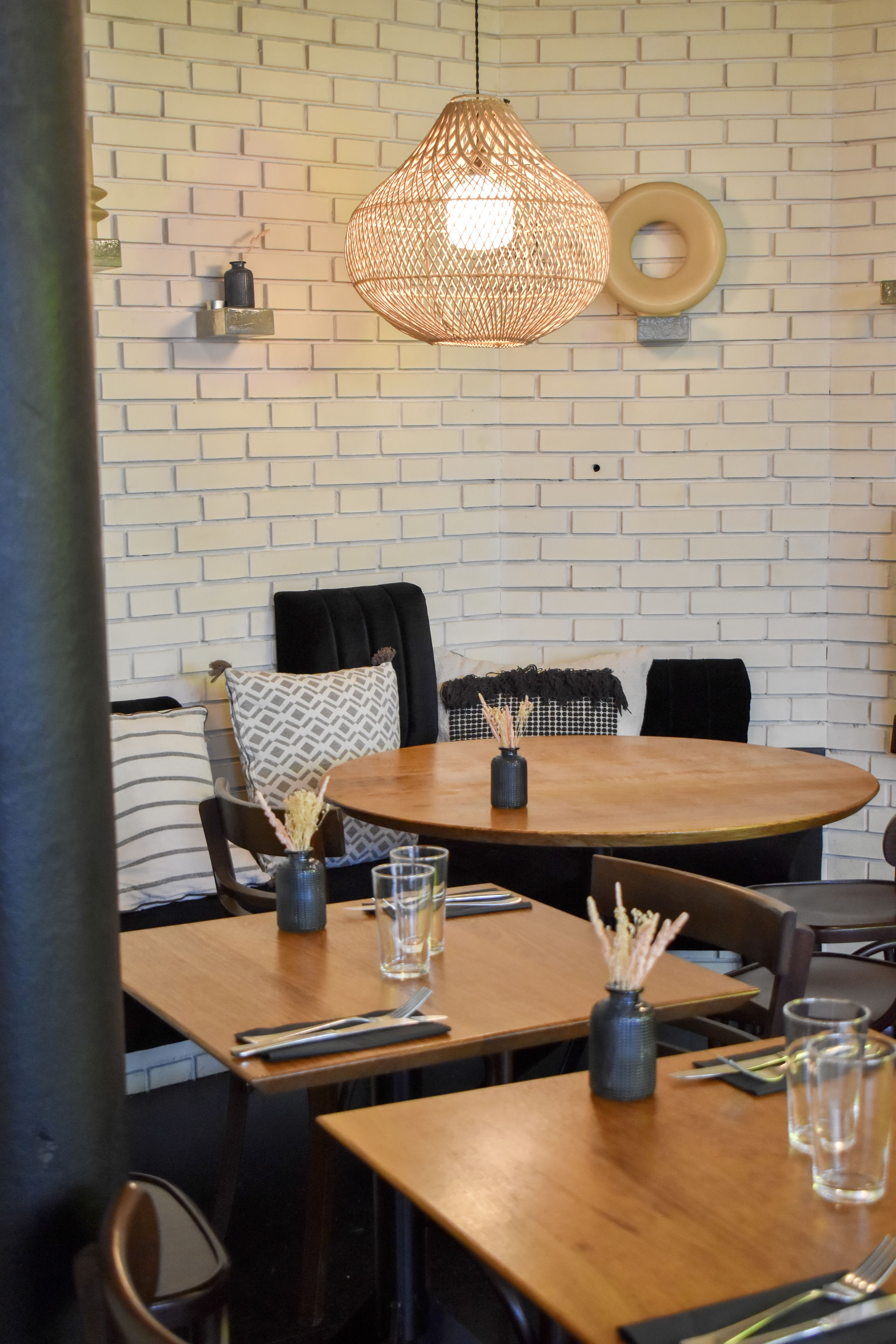 table de restaurant ronde et design plateau chene