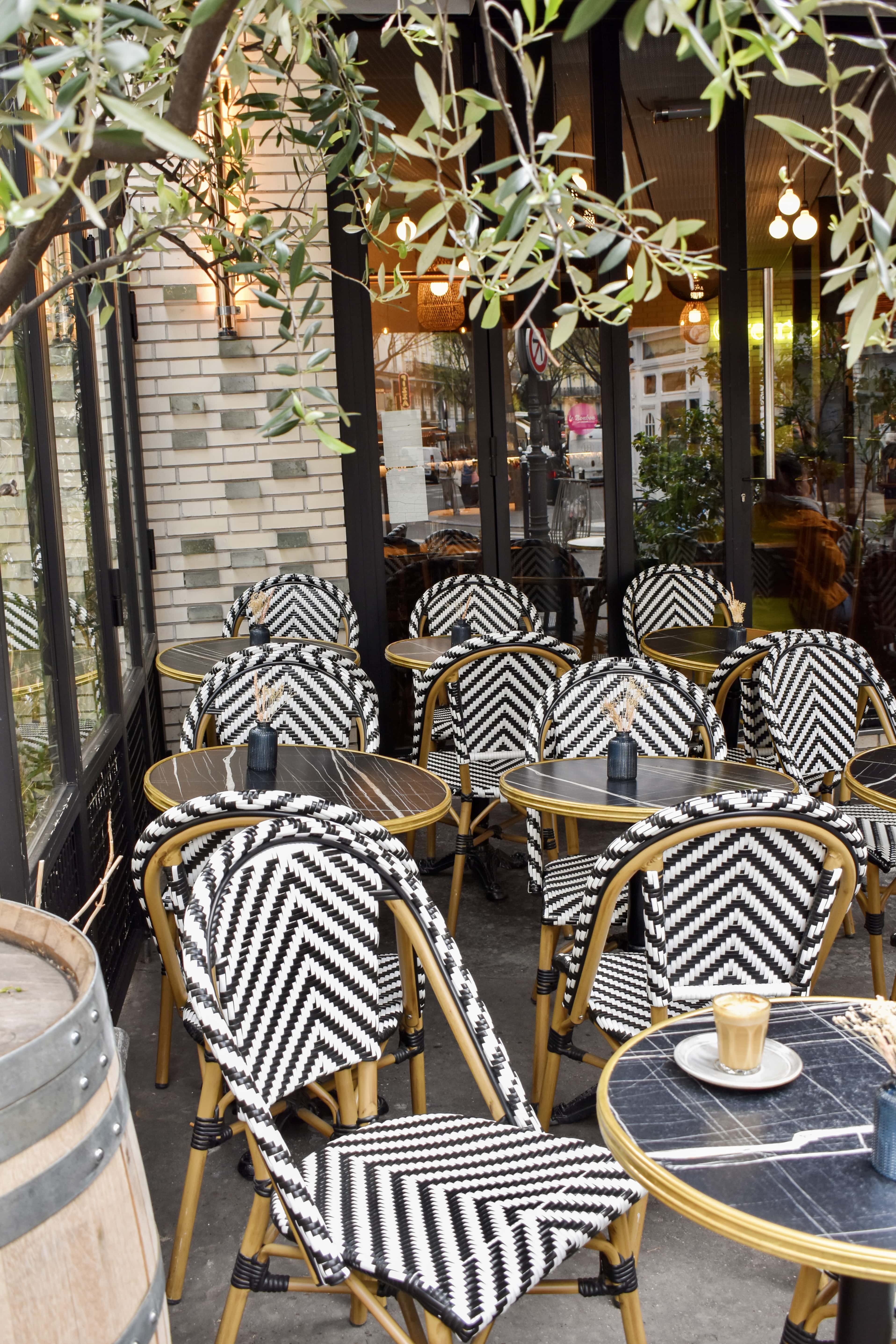 table de bistrot stratifié marbre noir et cerclage laiton