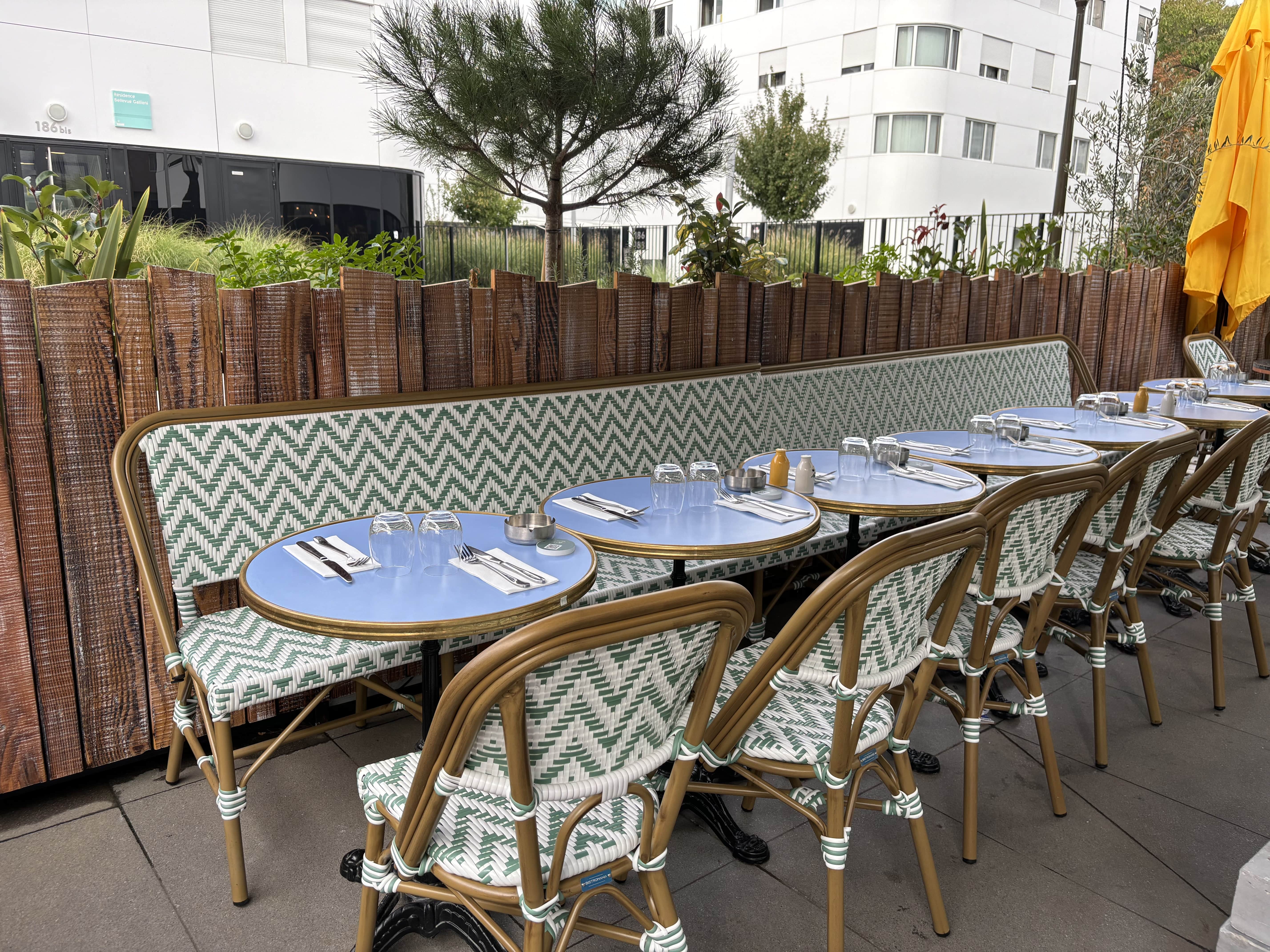 banquette de terrasse parisienne sur-mesure