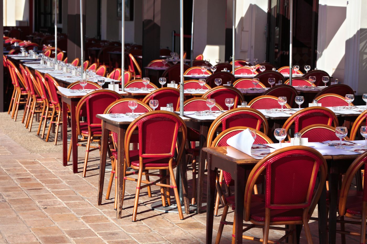 Mobilier vintage pour restaurant en terrasse