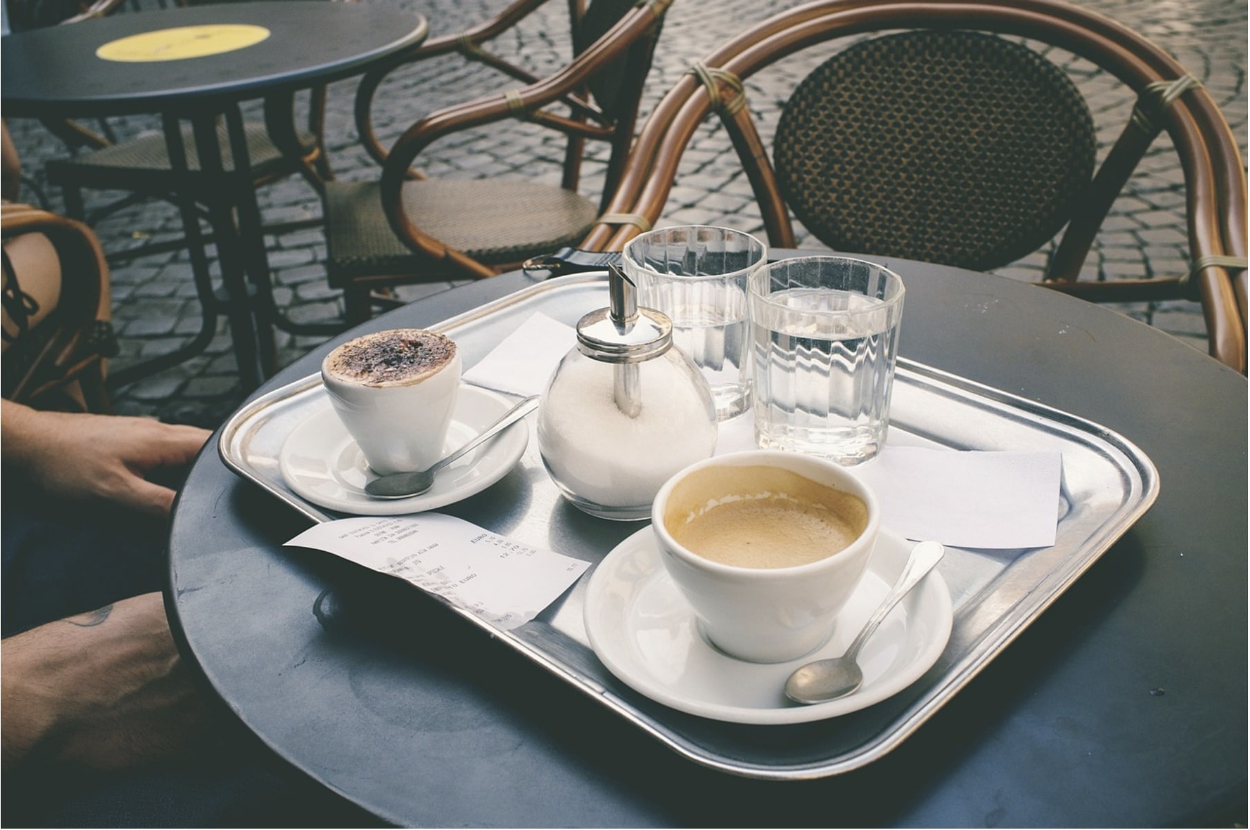 Table de terrasse restaurant : le plateau en stratifié