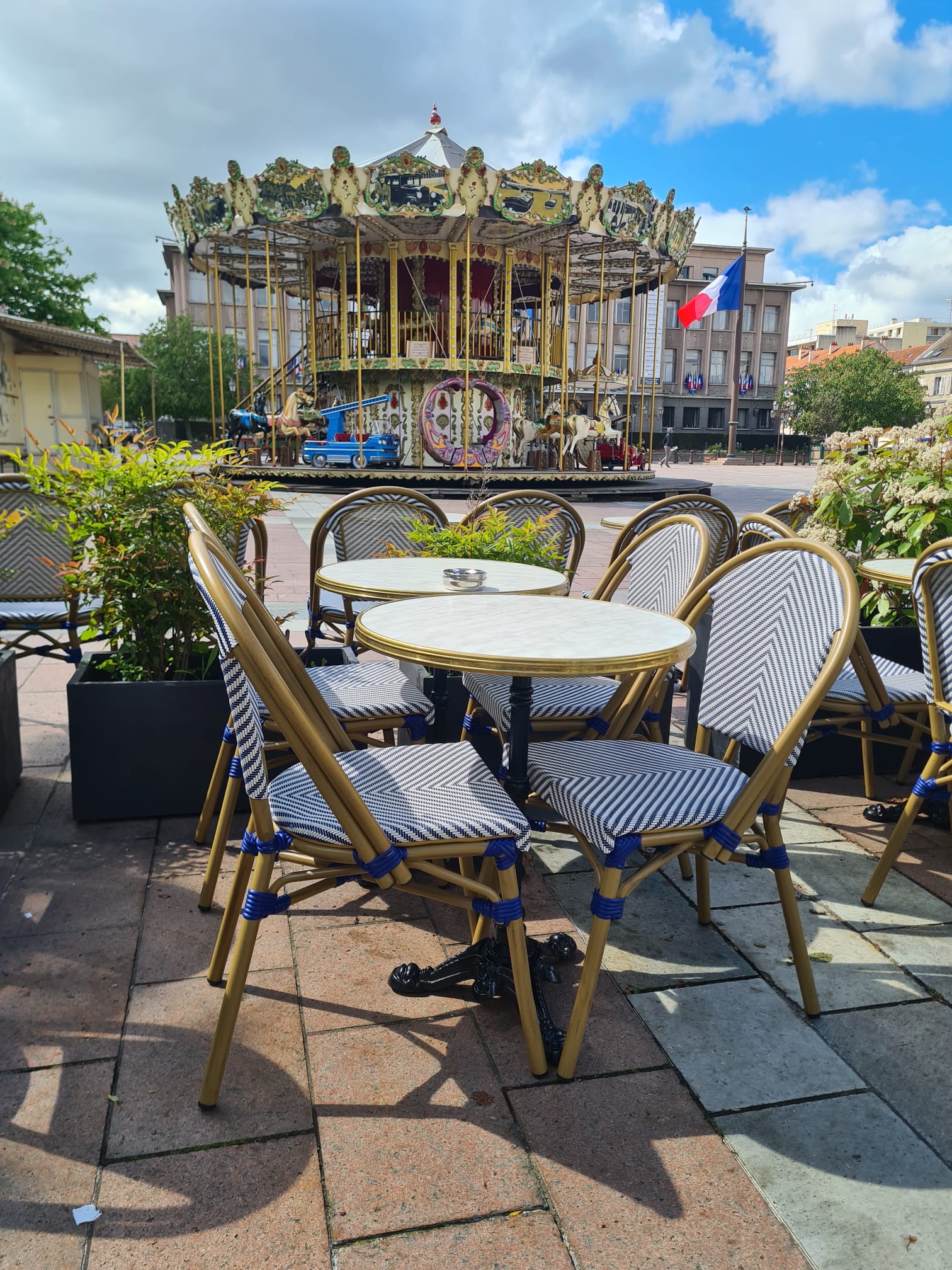 table de bistrot parisien cerclage laiton paris